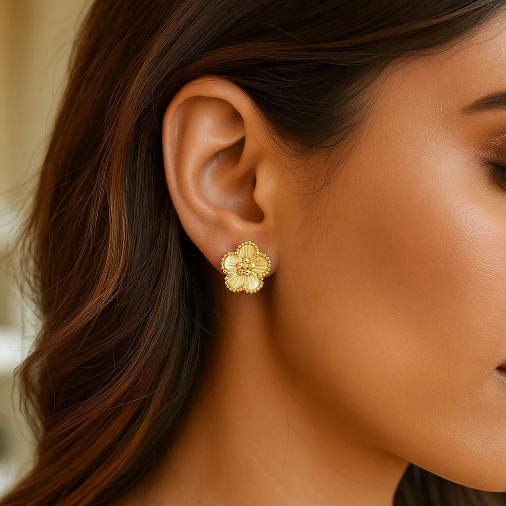 Textured Daisy in 14K Yellow Gold