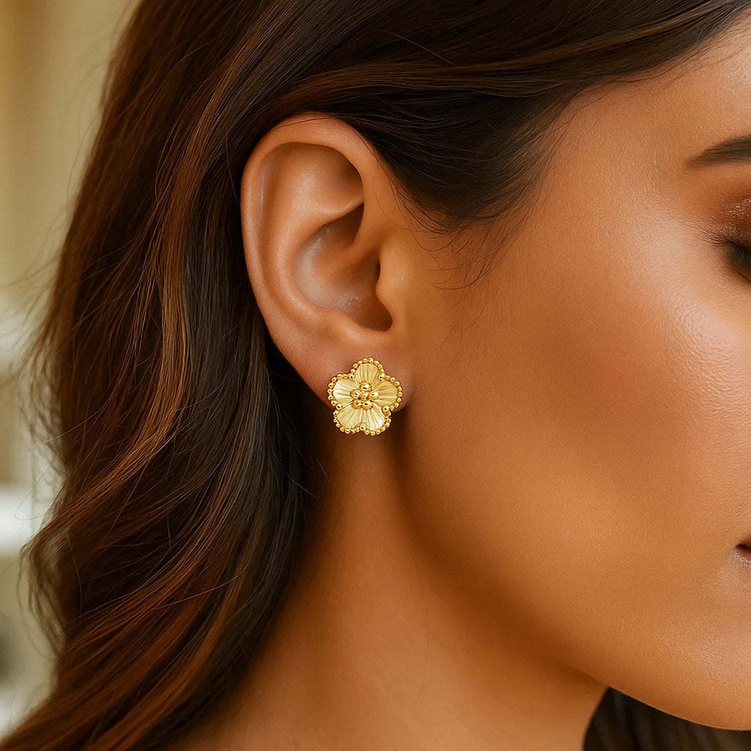 Textured Daisy in 14K Yellow Gold