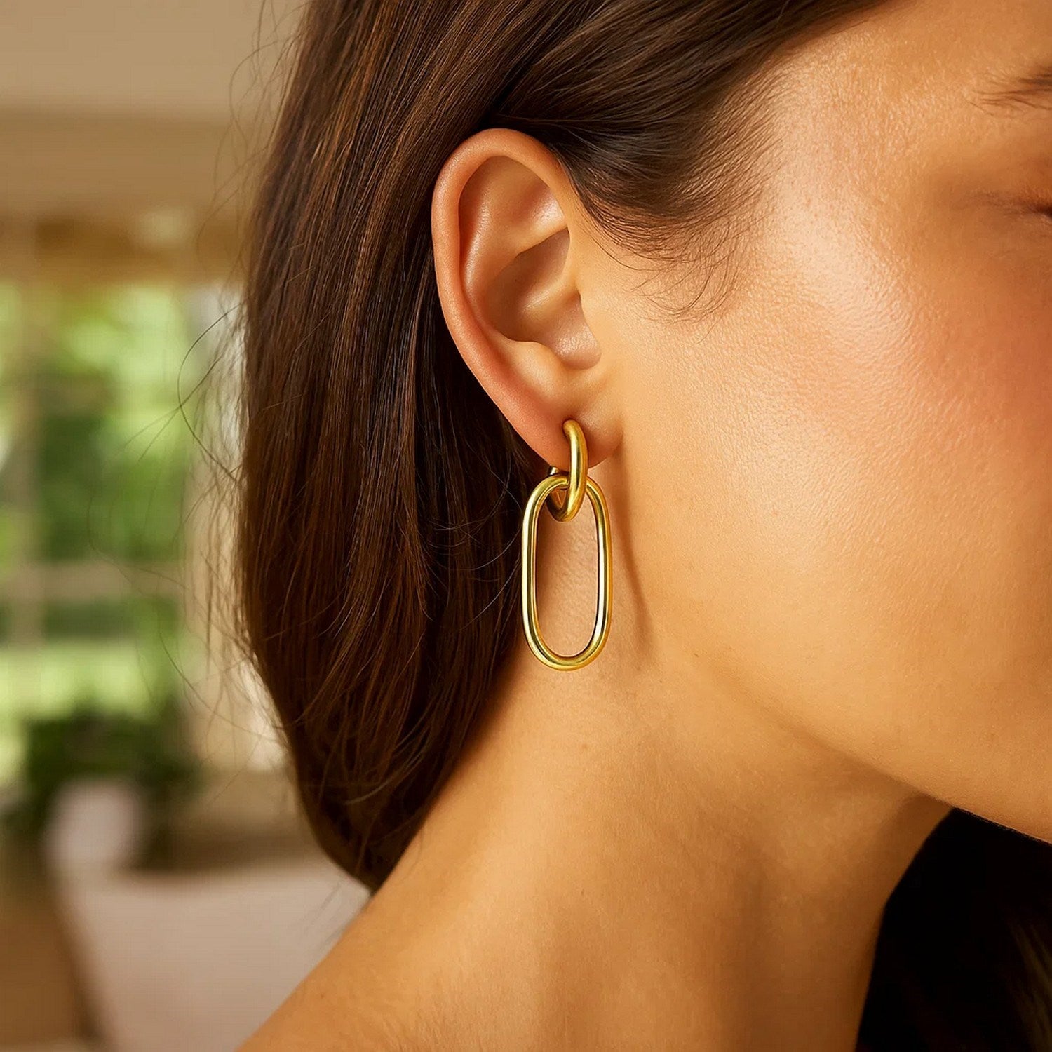 Polished Oval Linked Hoop in 14K Yellow Gold