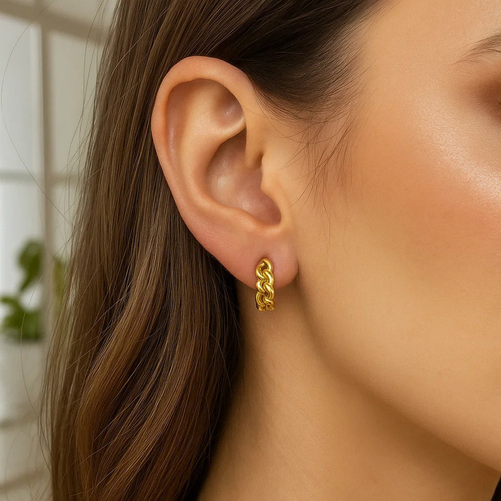 Thick Curb Chain Huggie Hoop in 14K Yellow Gold