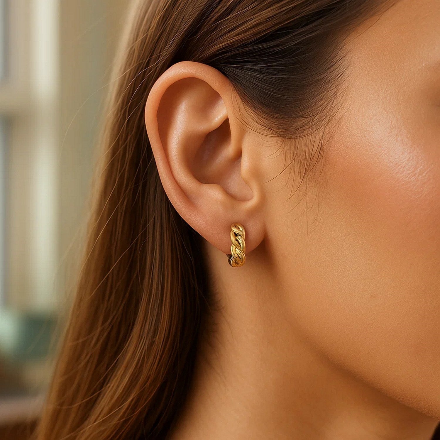 Thick Curb Chain Huggie Hoop in 14K Yellow Gold