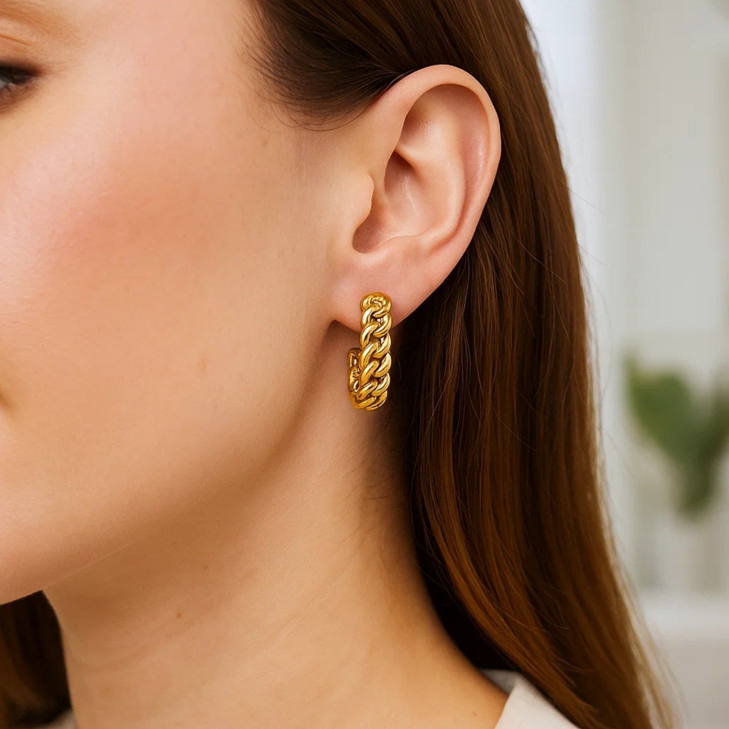 Slender Curb Chain Hoop in 14K Yellow Gold