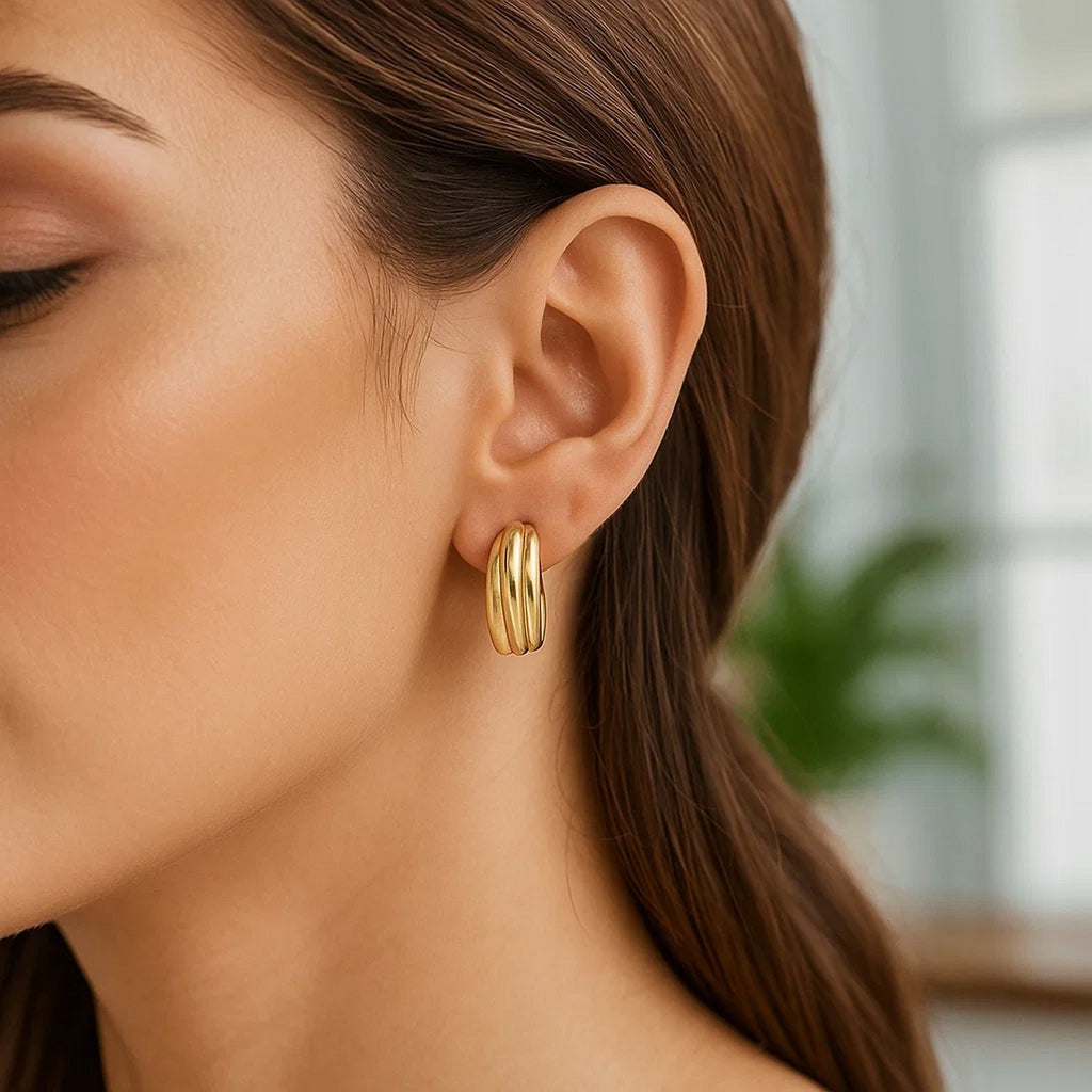 Ribbed Hoop in 14K Yellow Gold