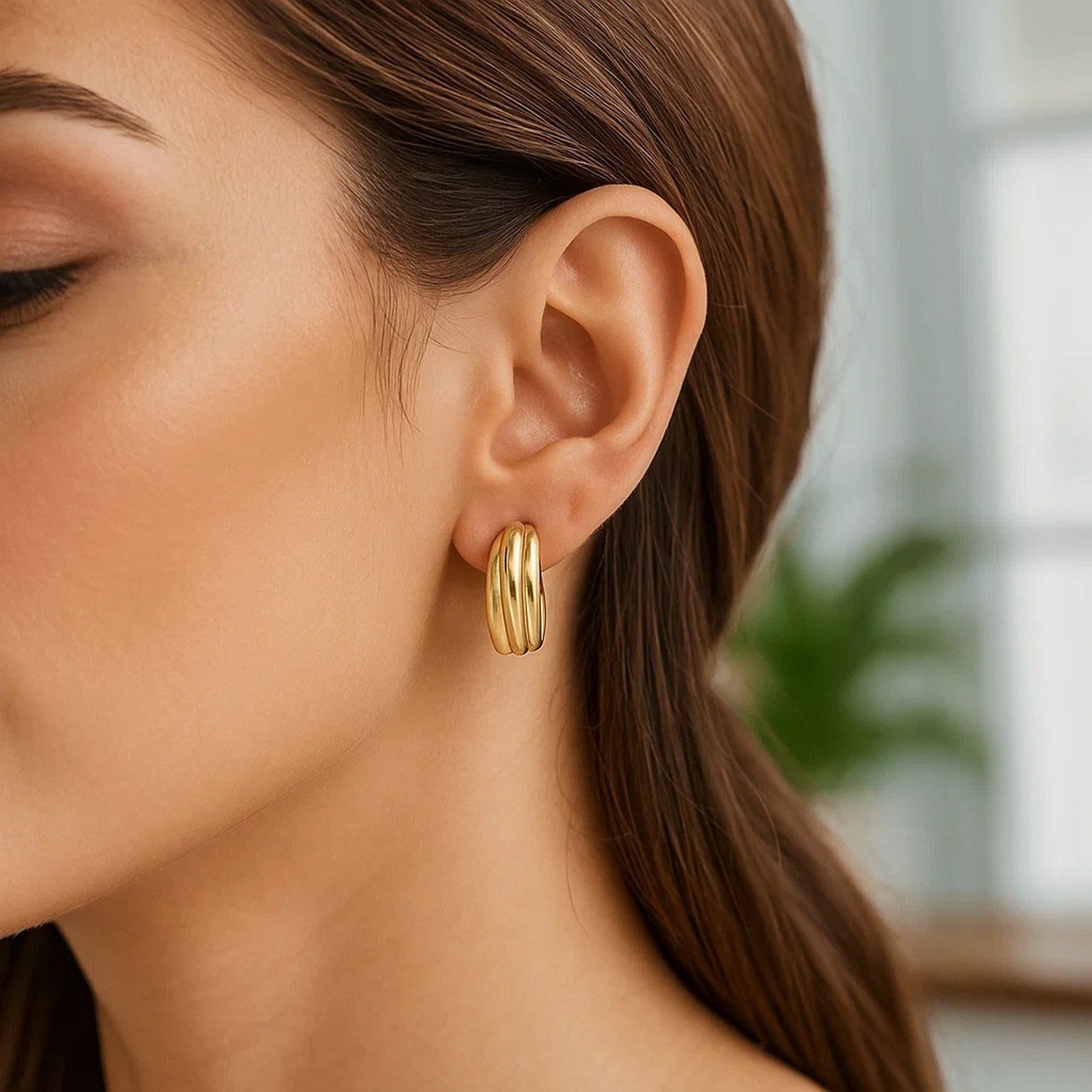 Ribbed Hoop in 14K Yellow Gold