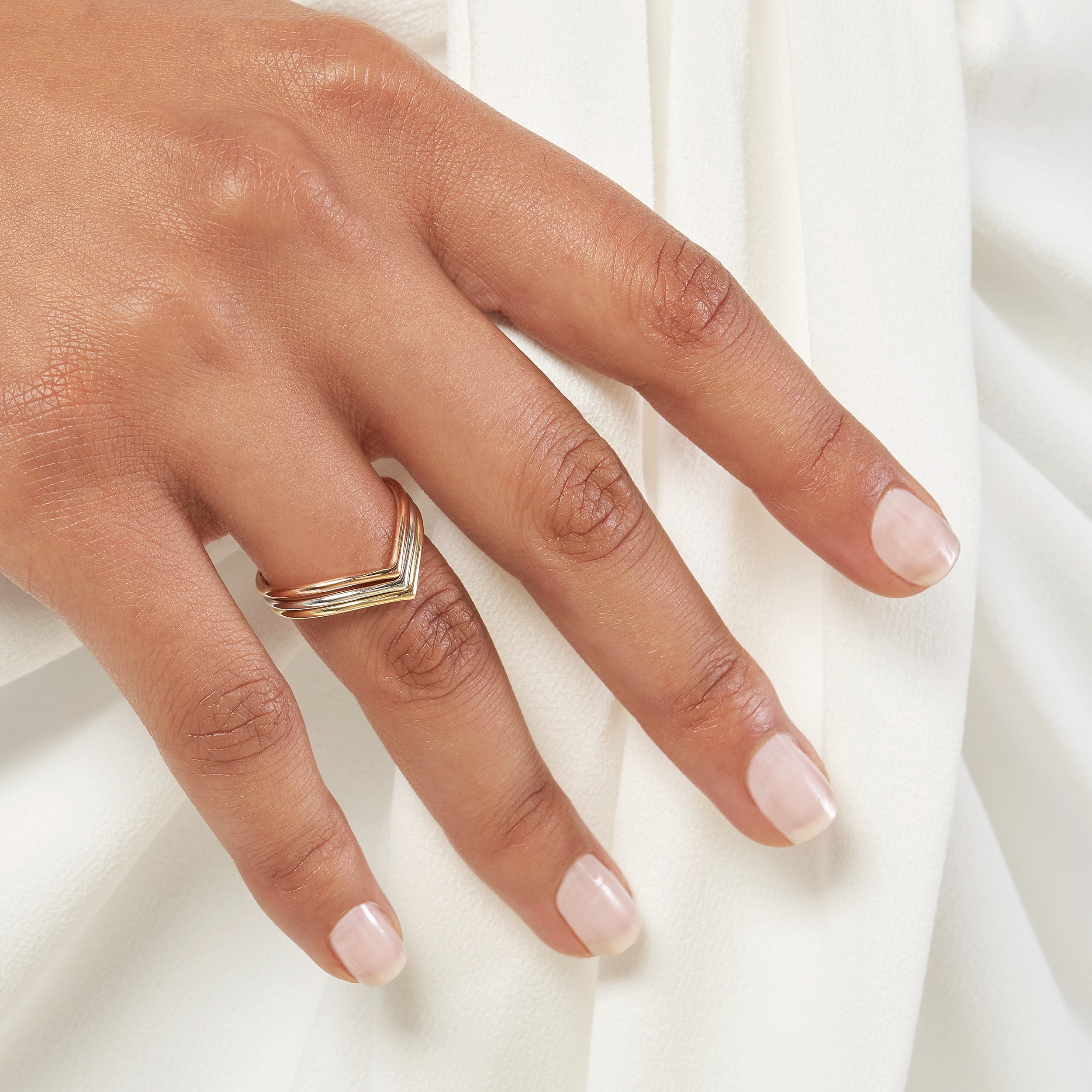 Chevron Wire Ring — MOD1