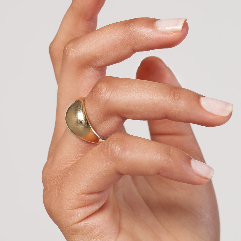 Graduated Narrow Dome Signet Ring — MOD1
